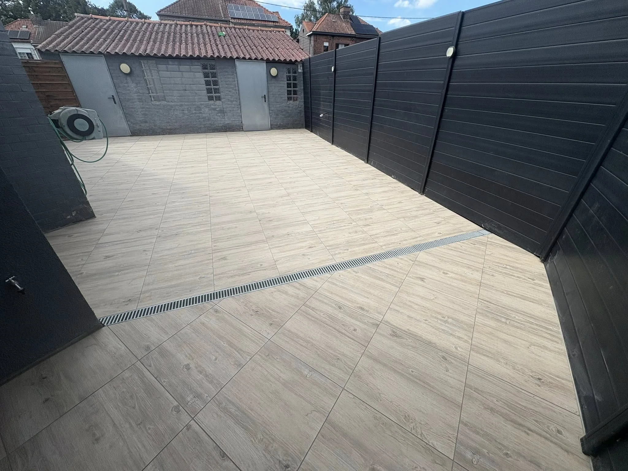 Avant — terrasse bois vieilli